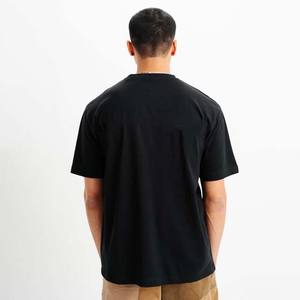 Vente en gros T-shirt OEM 180gsm noir en coton et élasthanne personnalisé T-shirts à manches courtes pour hommes avec votre logo imprimé ou brodé - Product Image 2