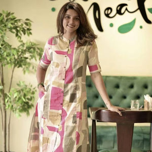 Coton Poly Rayonne Numérique Imprimé Co-Ord Ensemble Casual Wear Kurti avec Bas pour les Fêtes Prix de Gros Catalogue Disponible - Product Image 1