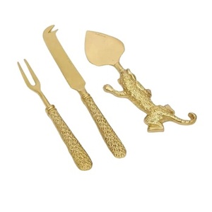 Ensemble de couverts à fromage en laiton plaqué or en métal de qualité supérieure, parfait pour la décoration de table et le panier cadeau, fabriqué à la main en Inde - Product Image 1