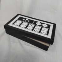 Boîte à dominos unique en résine et bois faite à la main avec cartes à jouer et dés, taille et couleur personnalisables, design simple pour le jeu