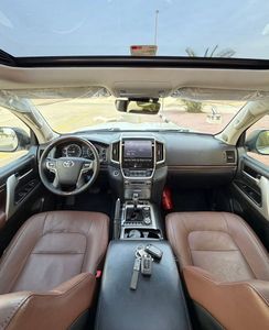 Land Cruiser VXR V8 5.7L V8 2021 de Alta Demanda, Equipamiento Completo - Product Image 3