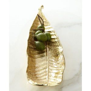 Plat à feuilles en aluminium fabriqué à la main avec un design artistique idéal pour la décoration de pièce maîtresse dans le salon et la table à manger - Product Image 4