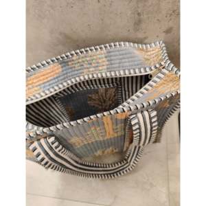 Bolso Tote Estilo Bohemio para Mujer, Color Gris Cielo, Diseño de Palma con Cierre, Acolchado a Mano, Resistente al Agua, Reutilizable, para Uso en Exteriores - Product Image 3