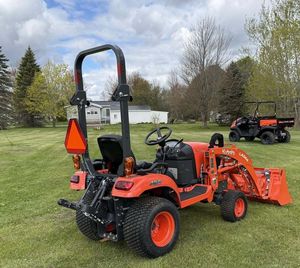 Tracteur agricole d'occasion Mini 4x4 Kubota BX1880 avec chargeur et benne, meilleur prix, livraison rapide - Product Image 4