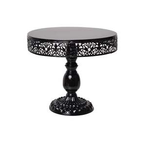 Centre de table de gâteau décoratif en aluminium fini doré avec finition patinée dessus durable conçu pour les décors classiques vintage - Product Image 2