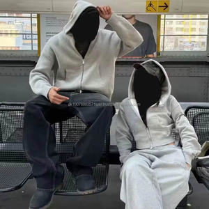 Ensemble de survêtement personnalisé pour fabricants de vêtements : survêtement de sport ample de haute qualité avec pantalon de jogging et sweat à capuche - Product Image 1