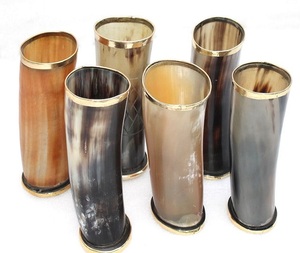 Vaso de chupito de cuerno de búfalo tallado a mano con diseños de animales inspirados en vikingos, estilo vikingo pulido - Product Image 5