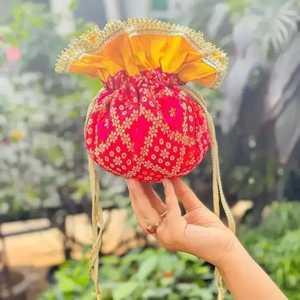 กระเป๋าพอตลิสของผู้หญิงแบบดั้งเดิมสำหรับผลไม้แห้งหลากสีอินเดียสำหรับงานแต่งงาน - Product Image 3