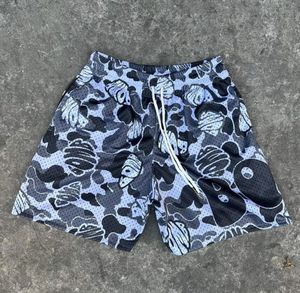 Personnalisé et conçu dans un style streetwear. Ils sont fabriqués à partir de tissu en maille et ont un design rétro classique - Product Image 2