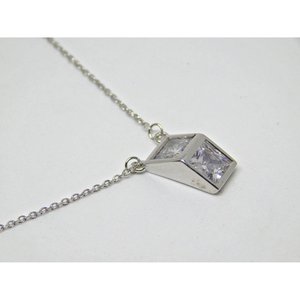 สร้อยคอเพชรโซลิแทร์แบบเรียบสุดเก๋ที่เรียบง่ายเครื่องประดับอินเทรนด์สำหรับเพื่อนเจ้าสาวหรือของขวัญลูกบาศก์ของเธอ - Product Image 2