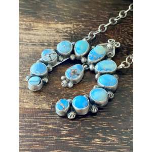 Collier Naja en turquoise et argent sterling, objet de collection culturelle de Marie Tsosie Golden Hill - Product Image 4