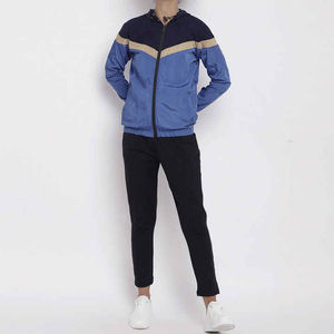 ชุดเซ็ตแทรคสูทผู้หญิงแบบมีฮู้ดลายพิมพ์ สไตล์สตรีทแวร์ สำหรับฤดูหนาว รุ่นใหม่ล่าสุด ขายส่ง ทรงปกติ ระบายอากาศได้ดี แห้งเร็ว น้ำหนักเบา ผลิตจากผ้าฝ้าย - Product Image 1