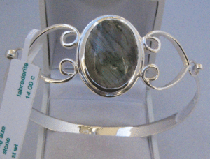 Pulsera con patrón de Flor de Oro rosa rodio, Diamante religioso vintage, cadena fina, labradorita, regalo religioso - Product Image 1