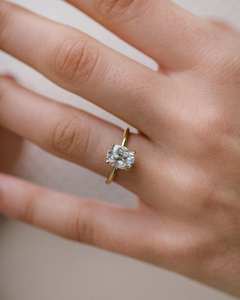 Bague de fiançailles en diamant taillé coussin 10x8mm | Bague classique en argent sterling solitaire plaqué or 18 carats | Mariage de mariée - Product Image 1