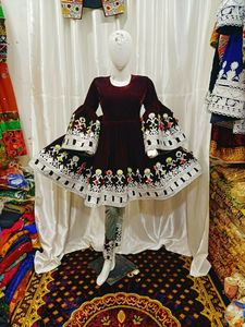 Vestido Afghani de alta calidad, nuevo diseño con tallas personalizadas disponibles, a la venta, hecho en Pakistán por WS Internacional, 100% - Product Image 4