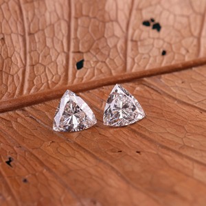 Par de Diamantes Cultivados en Laboratorio con Corte Trillion de 1.50 Ct VVS con Certificado IGI, Diamantes Sueltos para Fabricación de Pendientes a Precio de Mayoreo - Product Image 3