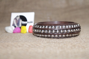 Bracelet en bois en aluminium clouté Bracelet en bois dans un nouveau design élégant à la mode pour les femmes Tradnary - Product Image 4