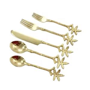 Juego de Cubiertos de Latón, Cubertería Completamente Grabada, Cuchara, Tenedor y Cuchillo, Juego de Cubiertos Dorados - Product Image 1