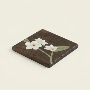 Juego de Posavasos Cuadrados de Madera de Acacia Reutilizables y Ecológicos Hechos a Mano con Diseño de Flores Blancas, Estilo Chino Tradicional - Product Image 4