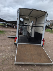 Remolque para Ganado de 30 pies y 3 Pisos, Usado, Cómodo, Estándar Austriaco, Disponible para la Venta - Product Image 2