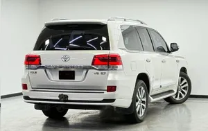 Toyota Land Cruiser VXR V8 5.7L V8 2021 Usado en Buen Estado, Equipamiento Completo - Product Image 3