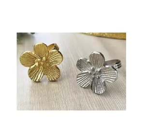 Servilletero de manojo chapado en oro y plata, Decoración de mesa de comedor, de Metal servilletero, tema Floral, bodas atractivas, eventos, anillos de mesa - Product Image 1
