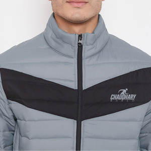 Elegante chaqueta acolchada de invierno para hombre con un ajuste relajado perfecto para uso diario y actividades ligeras al aire libre - Product Image 6