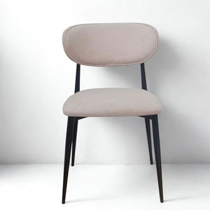 Chaise de salle à manger MELORA en tissu de coton moderne avec assise et dossier rembourrés, adaptée aux intérieurs commerciaux et résidentiels. - Product Image 3
