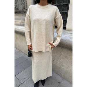 Conjunto de Falda Midi y Prendas de Punto 10231 Hecho de Tela de Lana Suave - Product Image 2