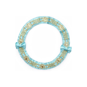 ปลอกคอโซ่สีทอง/เงินพร้อมริบบิ้นทรงสี่เหลี่ยมสีฟ้าฟ้าและเข็มทิศแรงต่ำ - Product Image 1