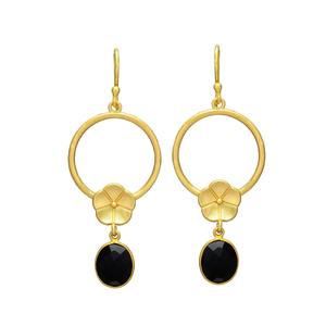 Pendientes de gota circulares de tono dorado recién llegados con flor y piedra preciosa de ónix negro - Product Image 1