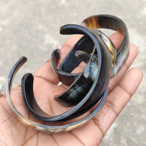 Bracelets en corne de buffle naturelle, fabrication artisanale de bijoux en corne de buffle - Product Image 1