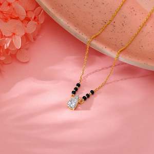 สร้อยคอพรีเมี่ยมสีทอง mangalsutra-heer ประดับเพชรที่โฉบเฉี่ยวสง่างาม - Product Image 1