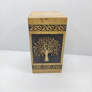 Urnas decorativas Urna de madera Caja de almacenamiento para cenizas Diseño de grabado de árbol Cremación personalizada grande para cenizas Madera de mango hecha a mano - Product Image 5