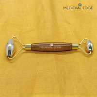 Rouleau de massage facial en métal Kansa Ayurveda Medieval Edge KFRG001 en forme de cœur, outil de raclage Gua Sha pour un massage éclatant, massage manuel pour le visage