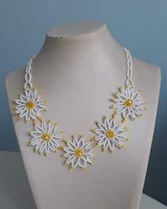 Collares de cuentas de semillas de cristal hechos a medida en color amarillo y negro y en tamaños ideales para diseñadores de joyería de moda - Product Image 6