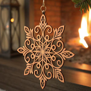 Adorno colgante de Navidad de madera rústica perfecto para árbol tradicional e ideas de decoración navideña - Product Image 1