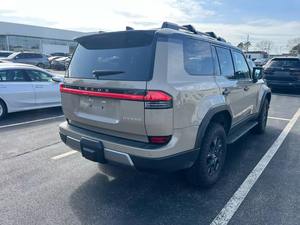 Usado cuidadosamente 2024 Lexus GX 550 Overtrail + 4dr SUV 4WD - Product Image 6
