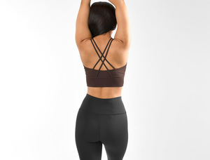 Sujetador Deportivo Marrón Acanalado para Mujer, Hecho en Pakistán, Ropa Deportiva, Sujetador Deportivo con Espalda Cruzada, Diseño Elegante, Servicios OEM - Product Image 2