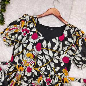 Hermoso y cómodo Maxi para la próxima temporada de verano con hermoso estampado floral por todas partes - Product Image 2