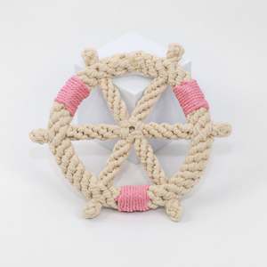Jouet pour animaux de compagnie en macramé avec design de roue chromatique - Product Image 5