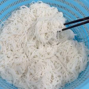 Good-Quality Vietnamese Dried Rice Noodles Gluten-Free, Ideal for Soups, Asian Cuisine, and International Export - Product Image 1
