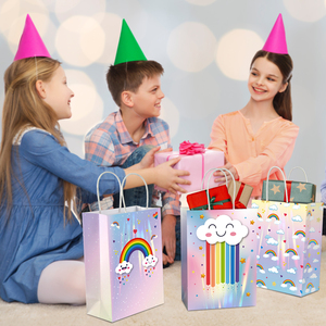 Sacs cadeaux classiques en forme de nuage arc-en-ciel avec poignées en corde de coton, en papier d'art laminé brillant, sacs à cordon pour fêtes et cadeaux d'anniversaire pour enfants - Product Image 5