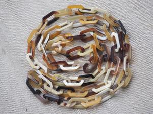 Collar de Lujo Hecho a Mano con Cuerno de Búfalo, Joyería Natural y Sostenible para Mujer, Alta Calidad - Product Image 3