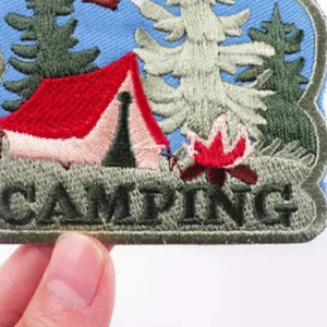 Nueva llegada diseños personalizados insignias bordadas a mano insignias bordadas hechas en fábrica para ropa bolsos y sombreros para la venta - Product Image 6