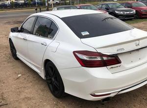 HON DA ACCO RD SPORT SV 2.0L 252HP berline 5 places 4 cylindres essence 10 vitesses transmission automatique AWD 2017 d'occasion - Product Image 6