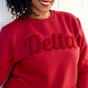Sweat-shirt à col rond en chenille Delta uni Noir Premium Fleece Sorority Apparel Greek DST Monochrome Winter Top - Product Image 5