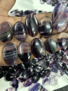 พลอยฟลูออไรต์ธรรมชาติ100% คุณภาพสูงหินหลวมสำหรับทำเครื่องประดับตัวเลือกหลากสีที่กำหนดเองรูปทรงไตรเมอร์ติ - Product Image 3