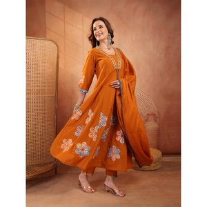 Kurta élégante pour femmes en pur coton avec broderie florale, séchage rapide, style traditionnel, tenue décontractée d'été, coupe régulière - Product Image 2
