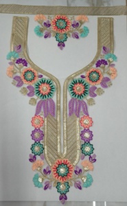 Col de broderie florale sur tissu net transparent avec de fines paillettes pour la mode kurti saree encolure chemisier - Product Image 3